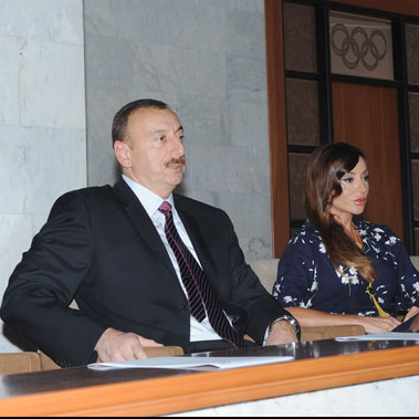 Azərbaycan Prezidenti və onun xanımı dünya üzrə boks çempionatının final mərhələsinin qarşılaşmalarını izləyiblər (FOTO)